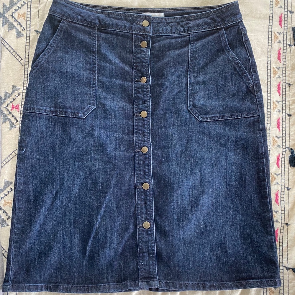 Knee length Liz Claiborne skirt